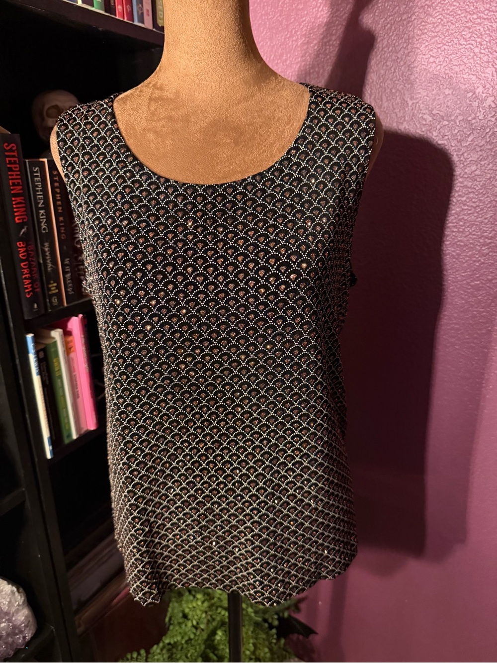 Vtg Sleeveless Black Art-Deco Patterned Women's Tank Top
